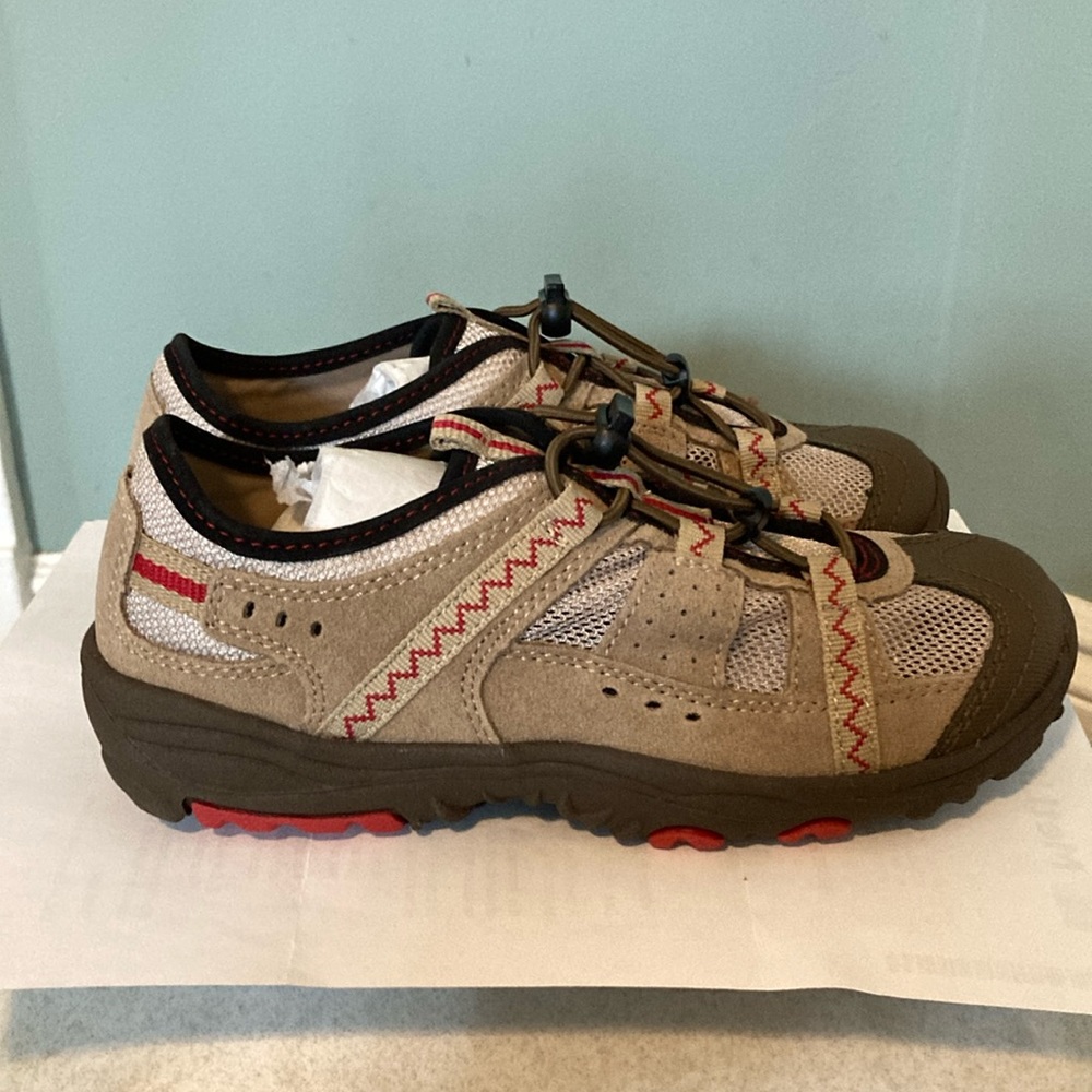 Lands end boys trekker shoe - size 2
